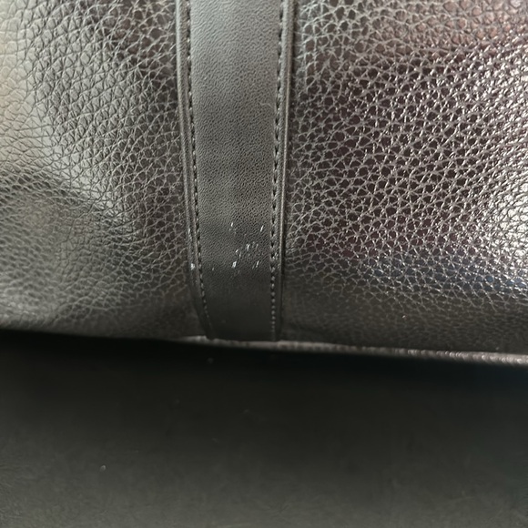 Talmont Duffle leather Bag with Shoe Compartment - Picture 9 of 15